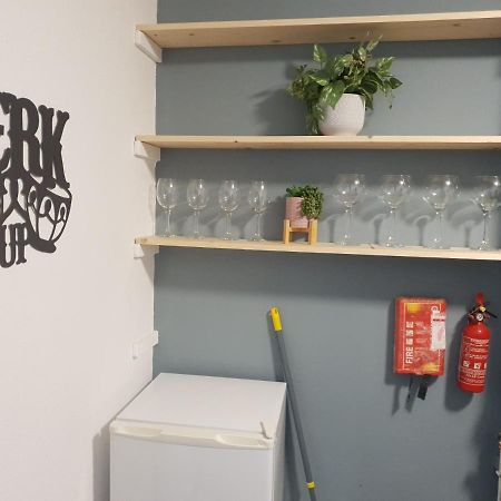 Topzy-Turvy - 1 Bedroom Apartment Σουόνσι Εξωτερικό φωτογραφία